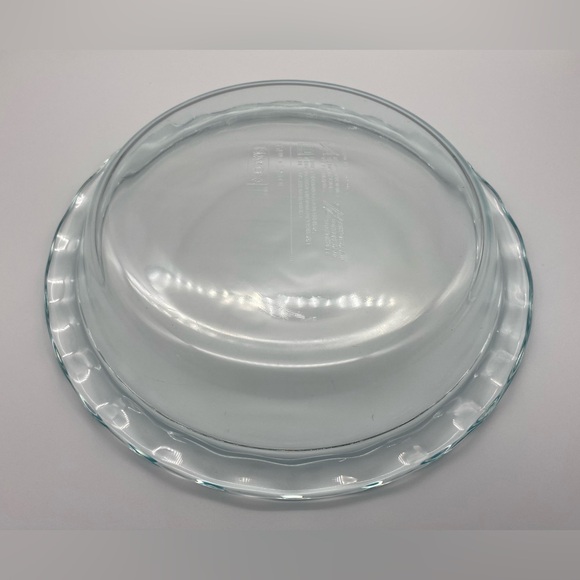 Pyrex Blue Tint Scalloped Pie Plate 24cm - Picture 7 of 10